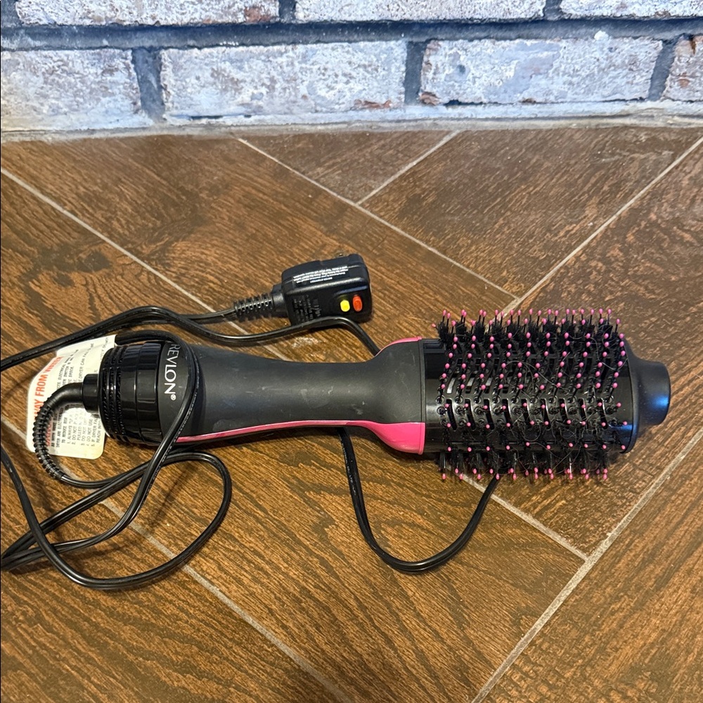 Revlon Black and Pink One-Step Volumizing Brush